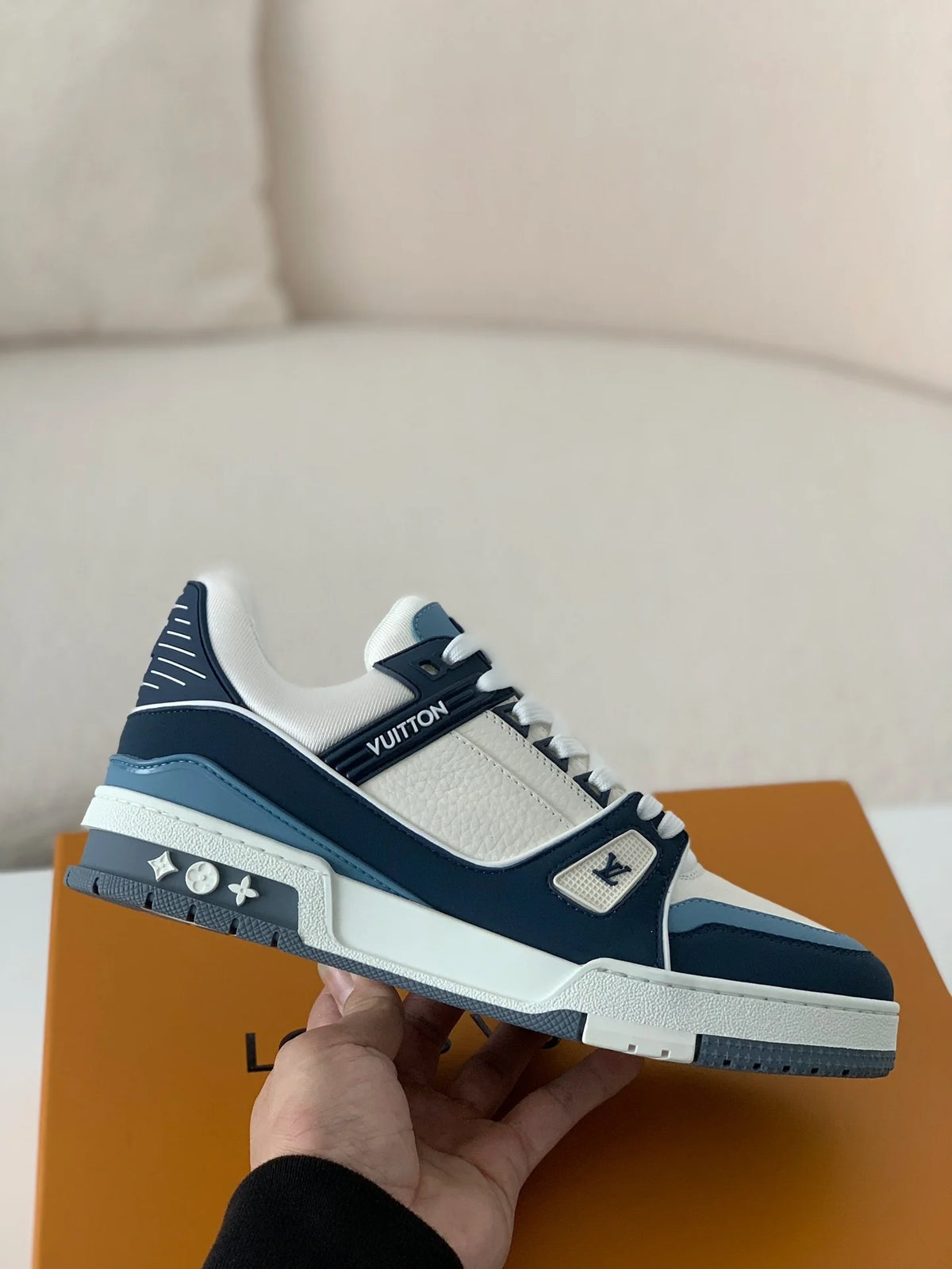 LV Trainer 'White Blue'
