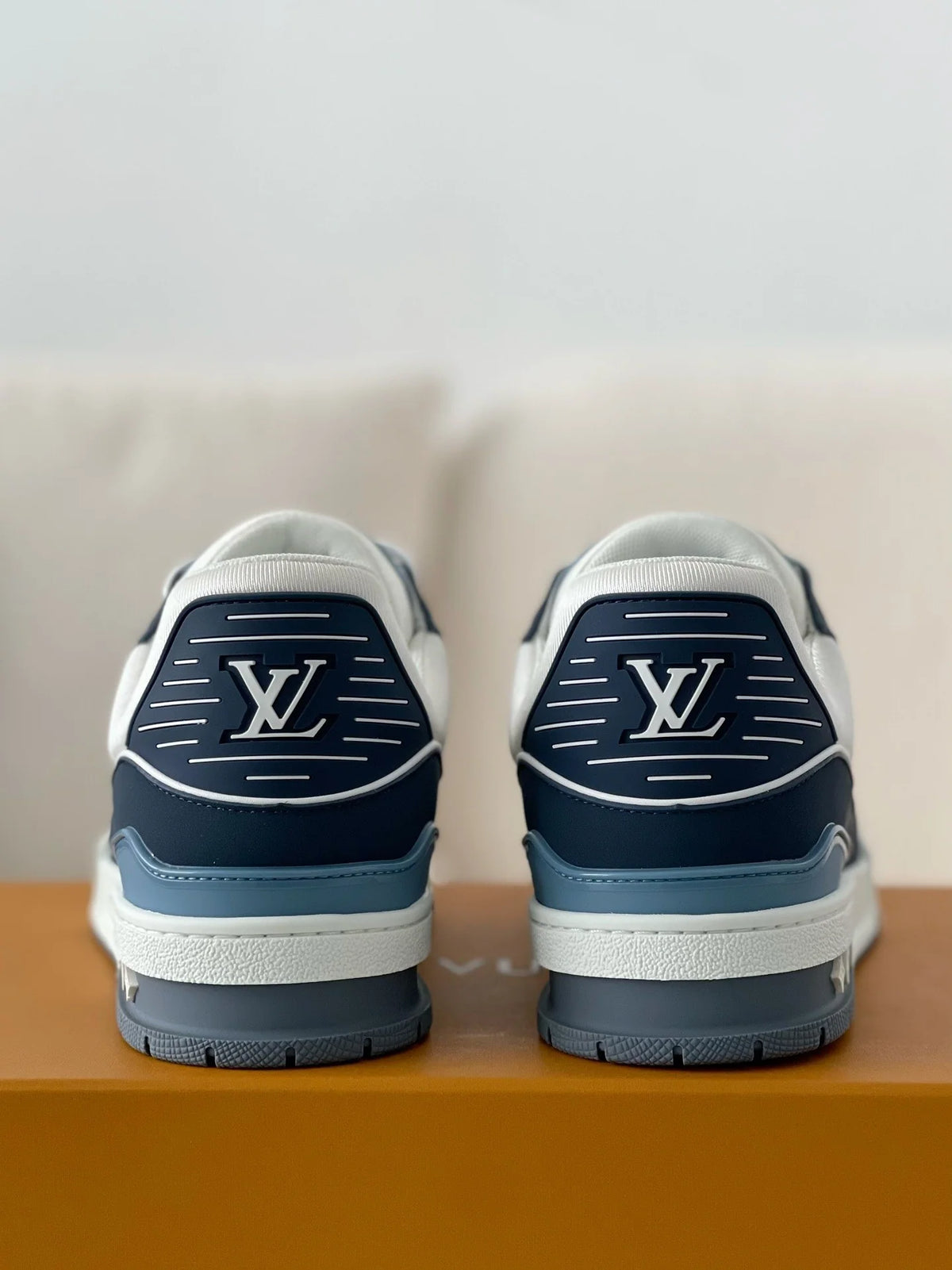 LV Trainer 'White Blue'