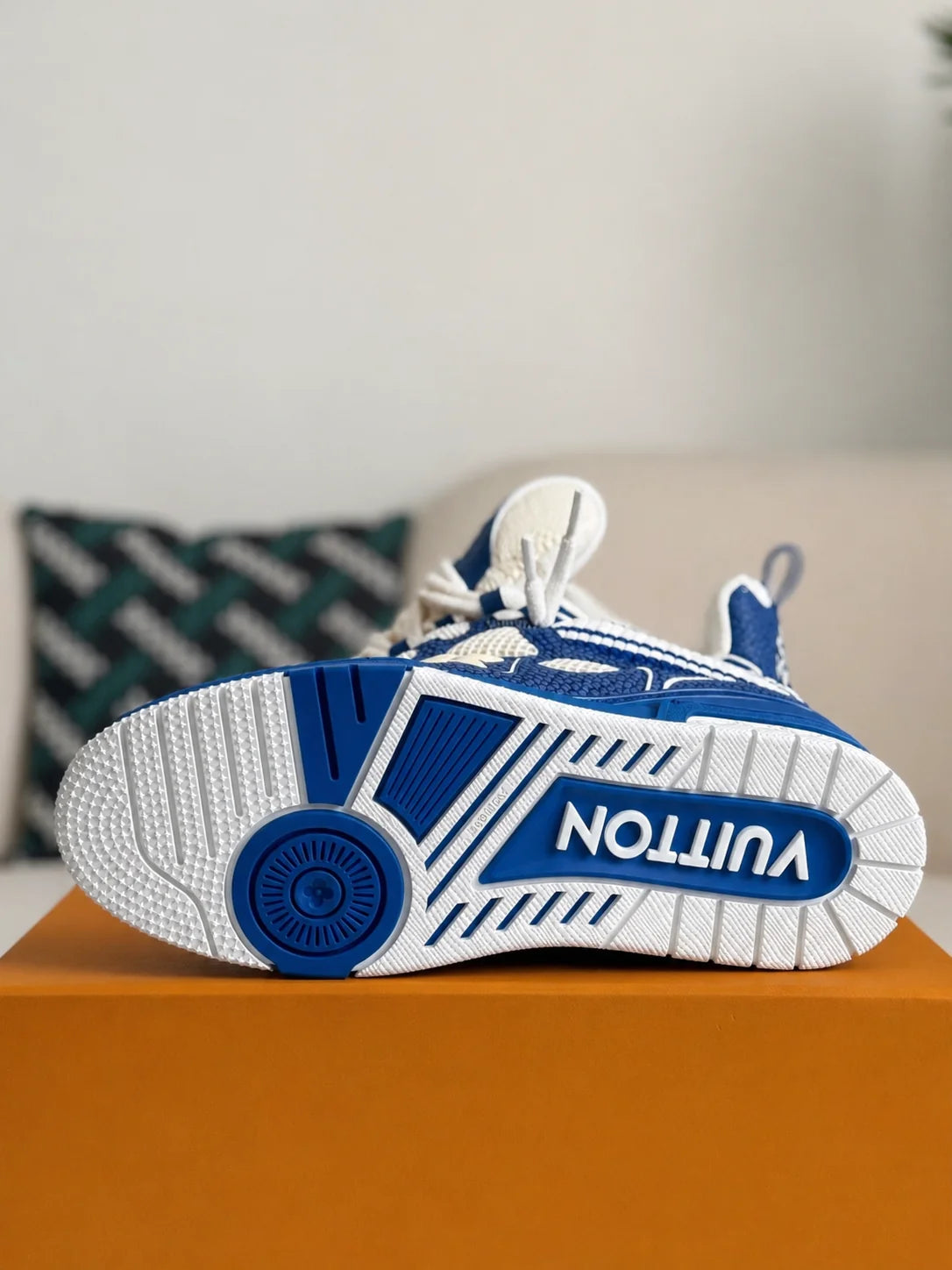 Skate Sneaker Blue Crystal