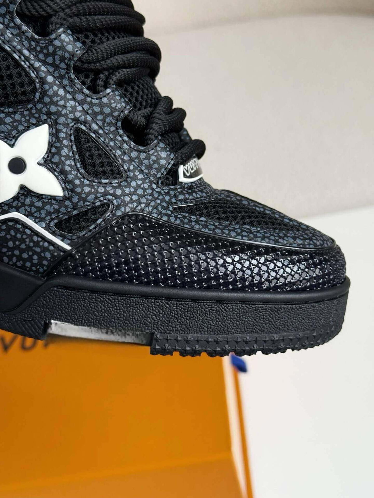 Skate Sneaker Black Crystal
