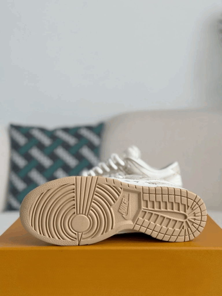 Nike Dunk Low Custom – Louis Vuitton Beige Monogram Edition